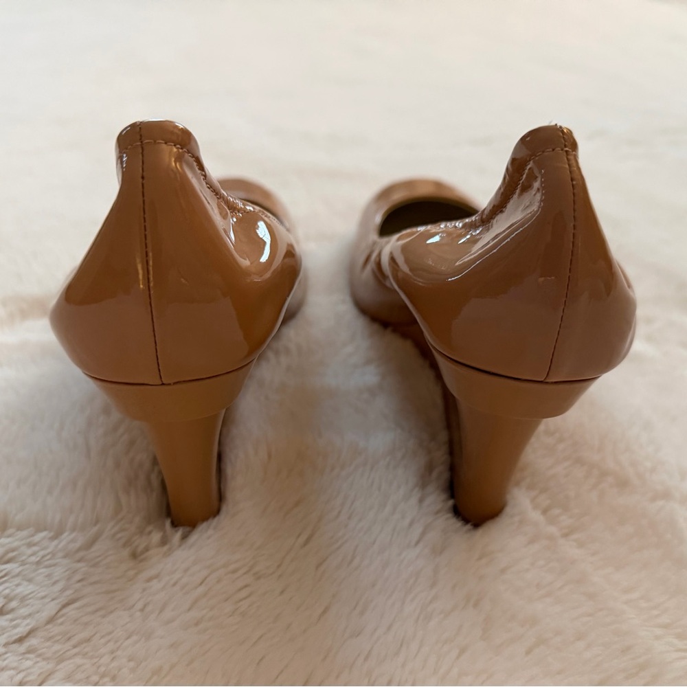 NIB Vera Wang Lavender Monique Lux Patent Wedge - Picture 9 of 13